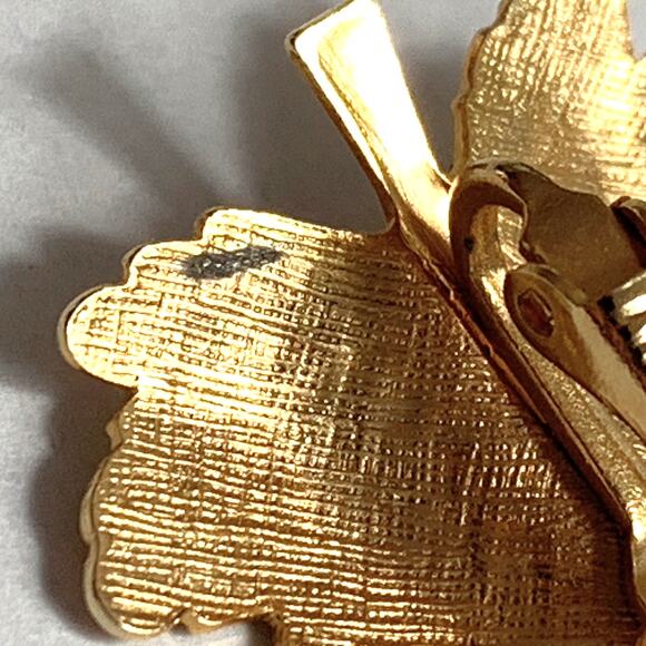 Vintage Signed Sarah Coventry 1960s Earrings Gold Tone Leaf Faux Pearl Clip On - Picture 12 of 12